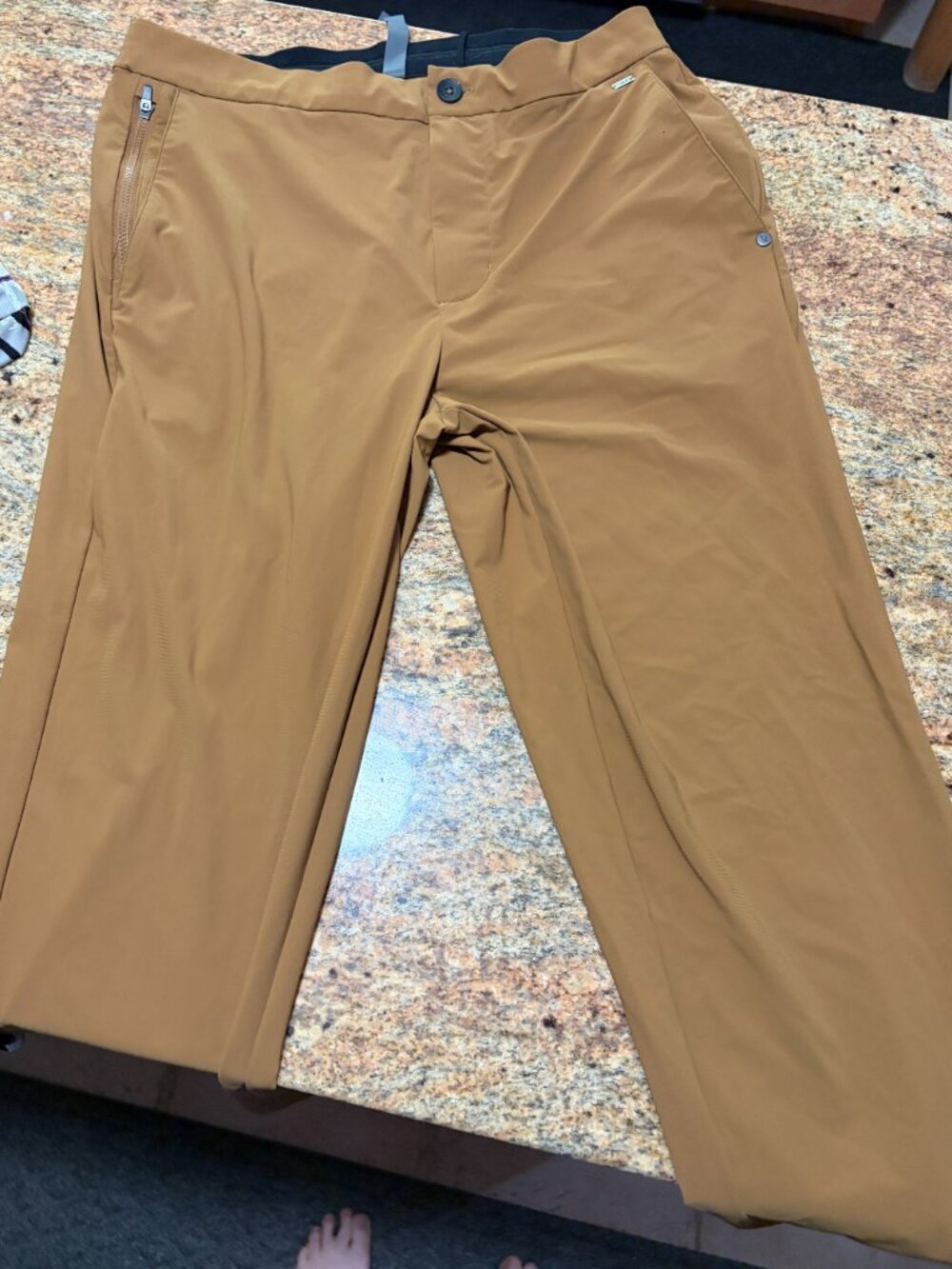 Vuori Fleet Jogger Men's Medium VGUC Inseam 29" Elastic cuff - Picture 4 of 9